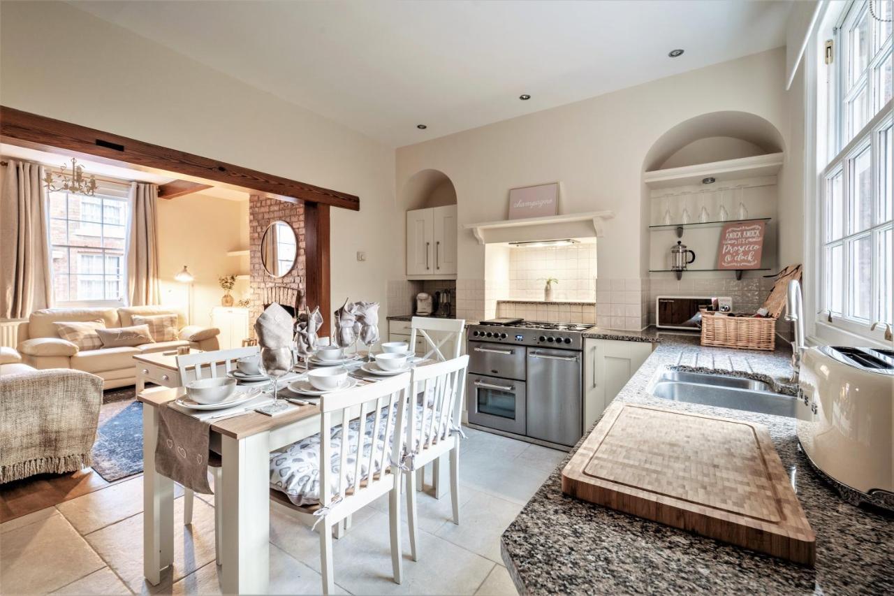 The Cottage In Chester, Sleeps 6 With Free Parking Kültér fotó