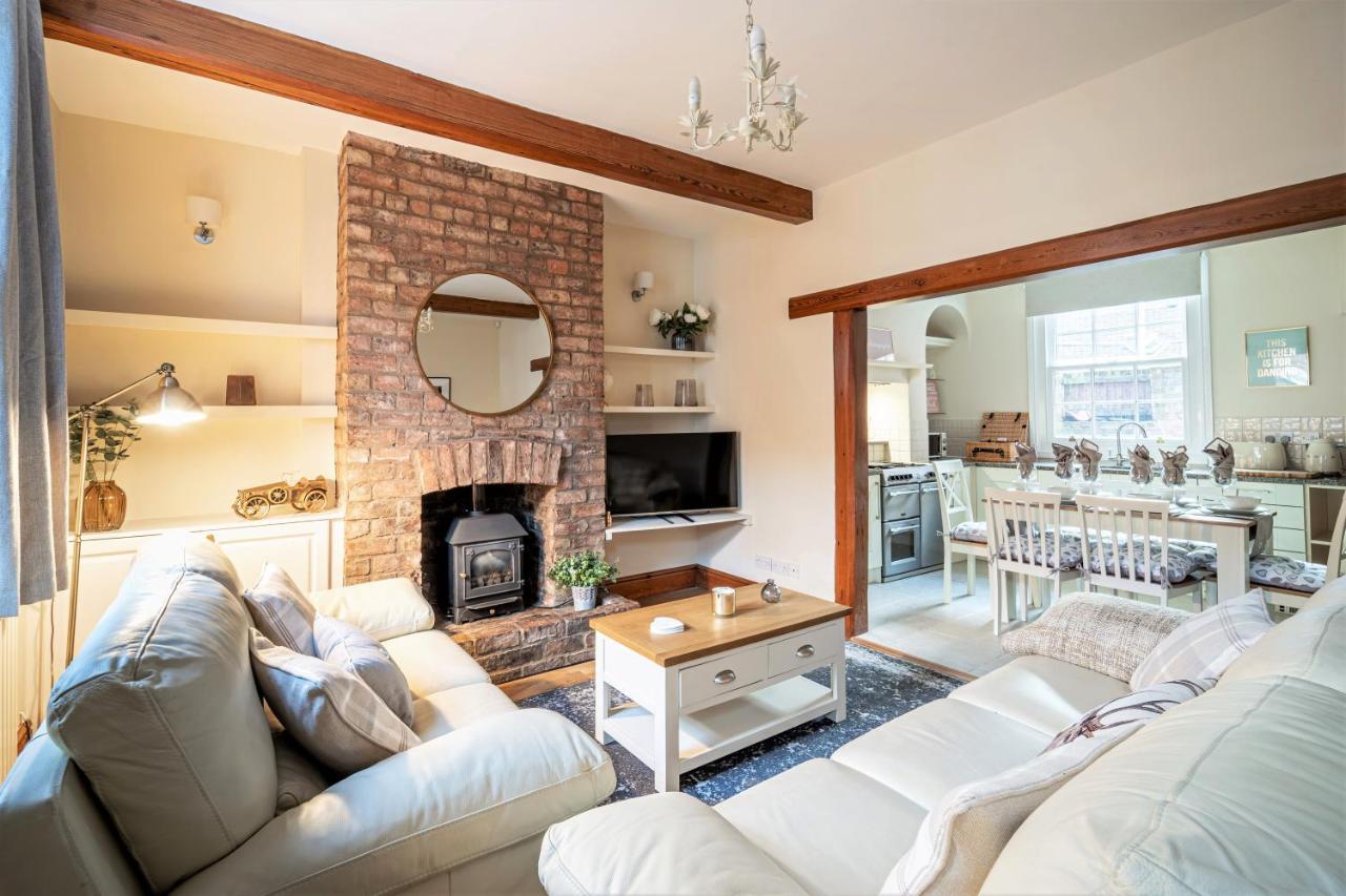 The Cottage In Chester, Sleeps 6 With Free Parking Kültér fotó