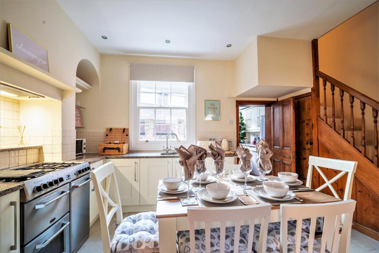 The Cottage In Chester, Sleeps 6 With Free Parking Kültér fotó