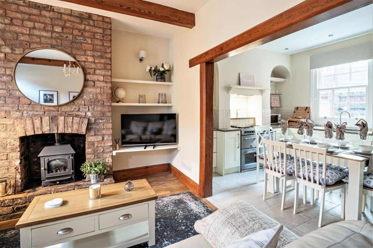 The Cottage In Chester, Sleeps 6 With Free Parking Kültér fotó