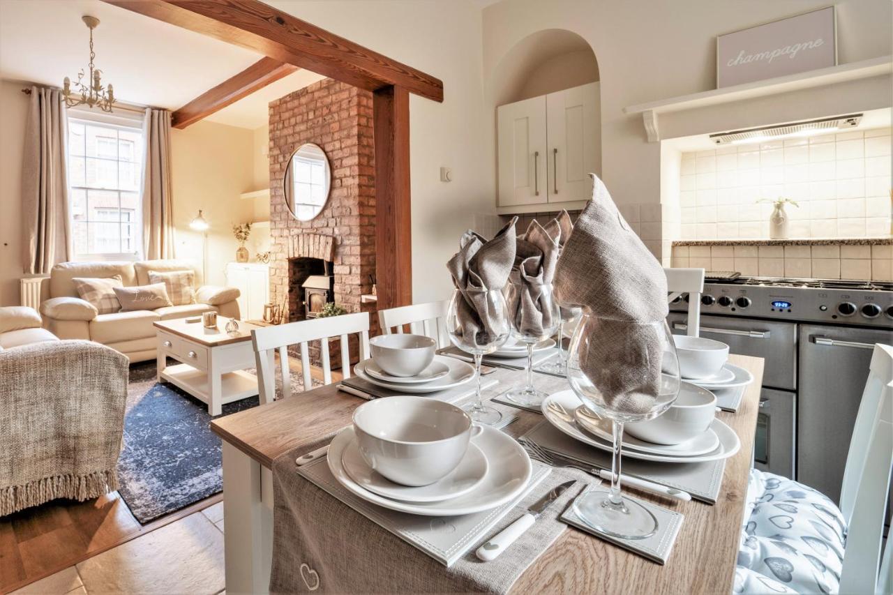 The Cottage In Chester, Sleeps 6 With Free Parking Kültér fotó